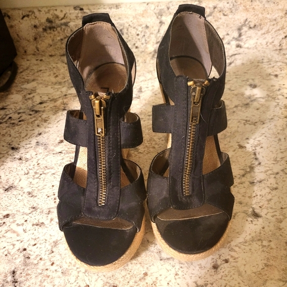 Heeled sandals - Picture 1 of 3